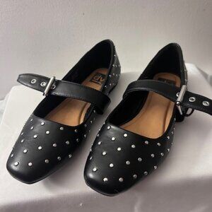 DV Dolce Vita Flat Shoes